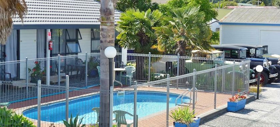 Mana-Nui Motel's swimming pool